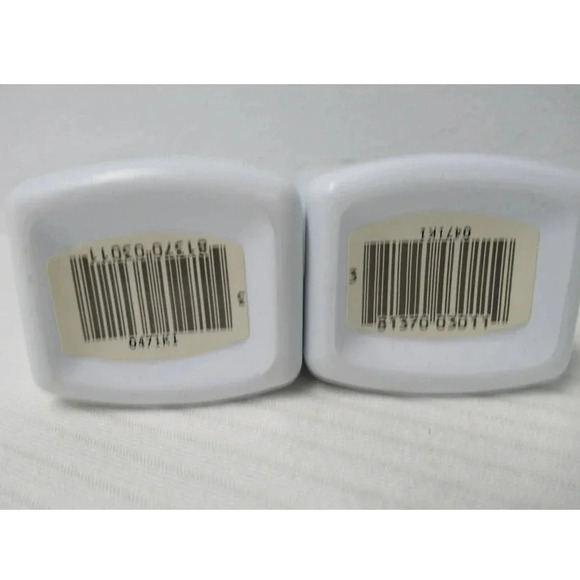 Vintage Johnson Baby Powder 4 oz Embossed Plastic Bottle Discontinued - 2 pk - Picture 4 of 5